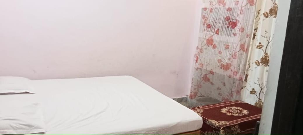 Vaibhav Sadan Dharmsala Hotel Ayodhya Bilik gambar